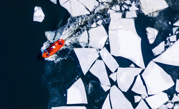 Ice breaker ship aerial